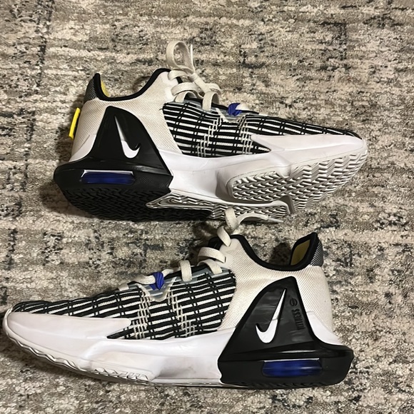 LeBron Witness 6 White Persian Violet Basketball Shoes - Picture 3 of 6